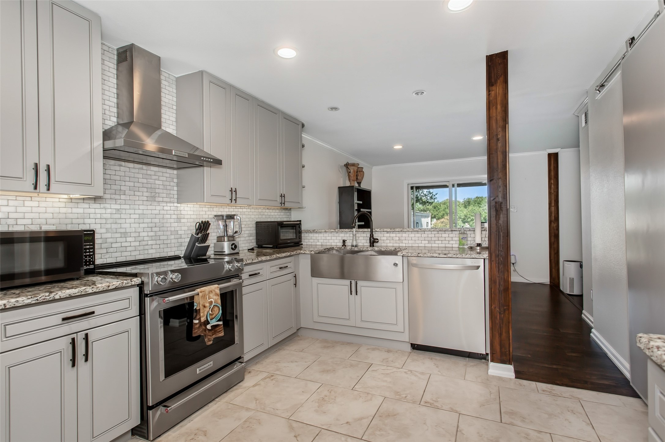 2925 Country Place Circle