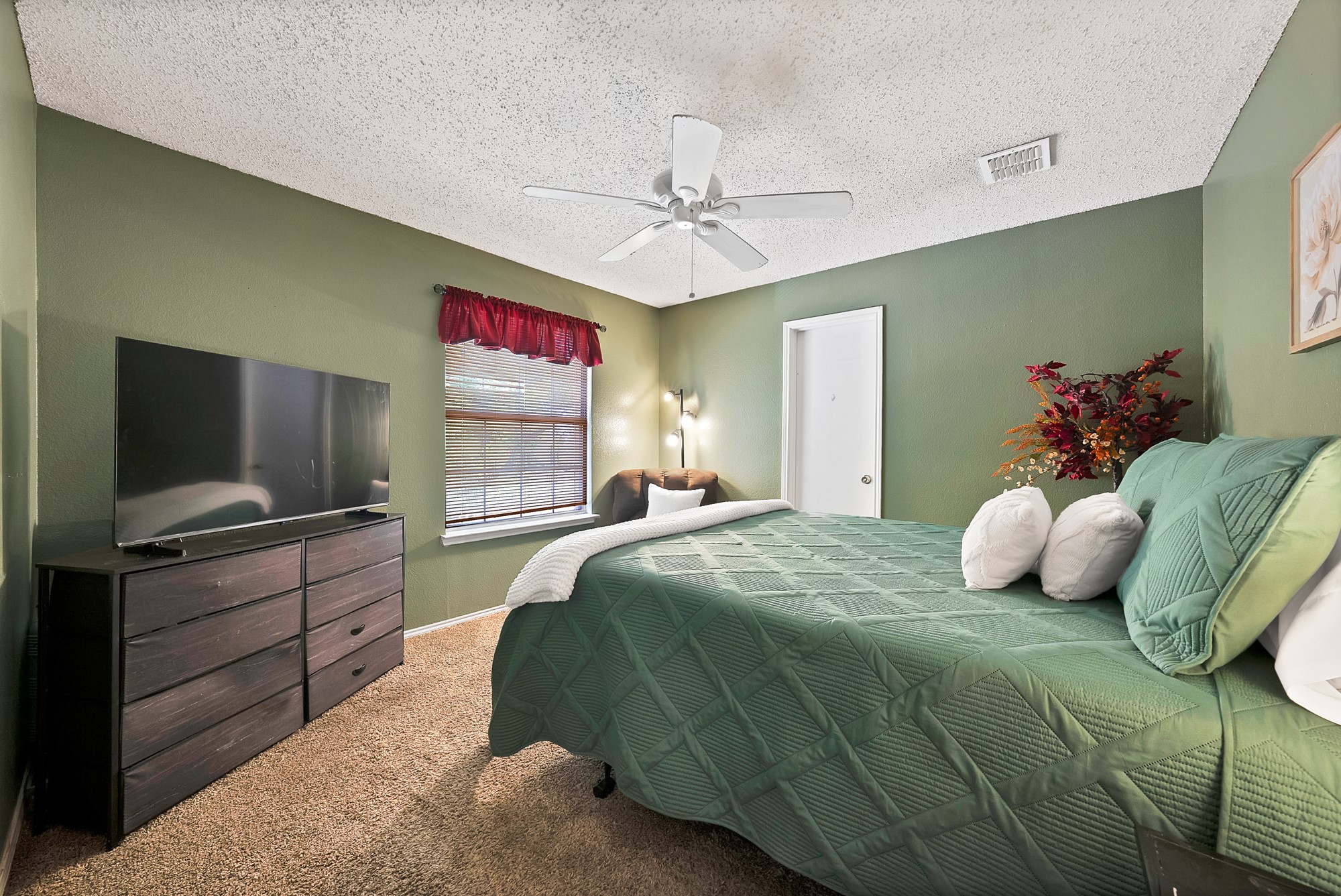 2326 Mcintosh Court