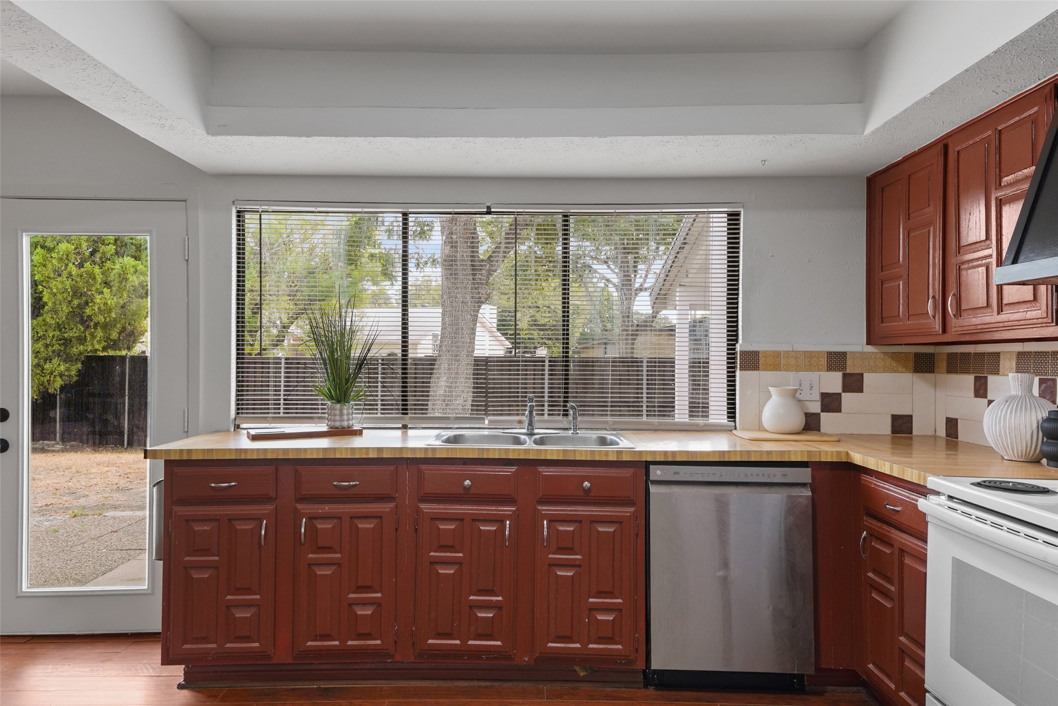 1515 Cherokee Trail