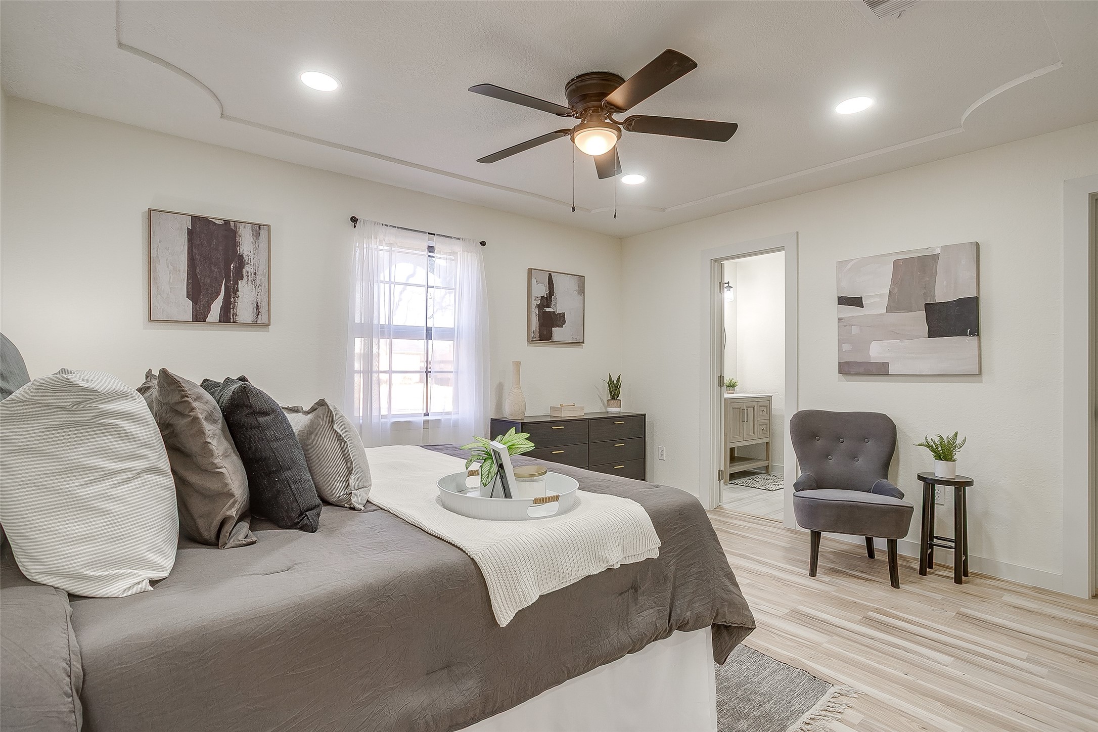 2421 Meadow View