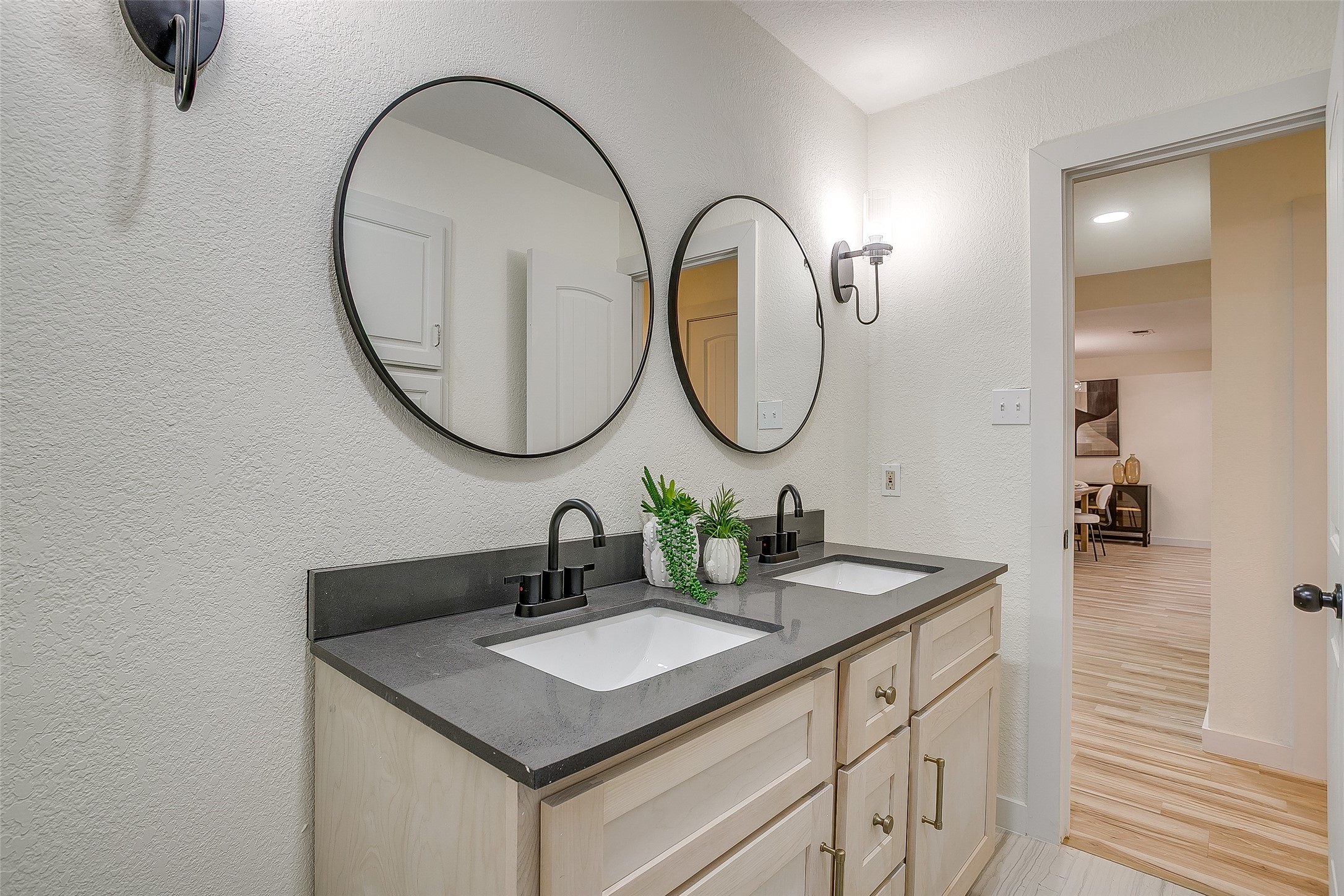 2421 Meadow View