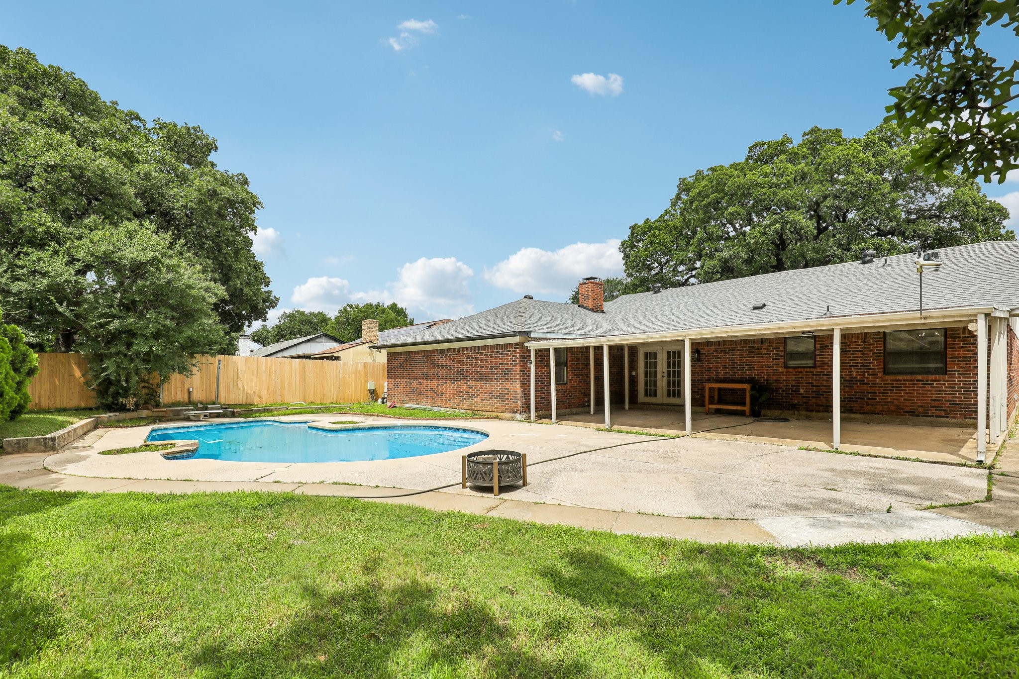 2421 Meadow View