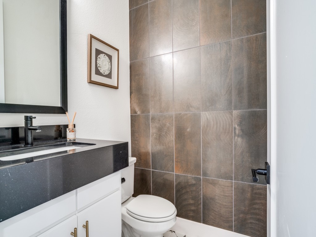 7404 Collin McKinney Parkway