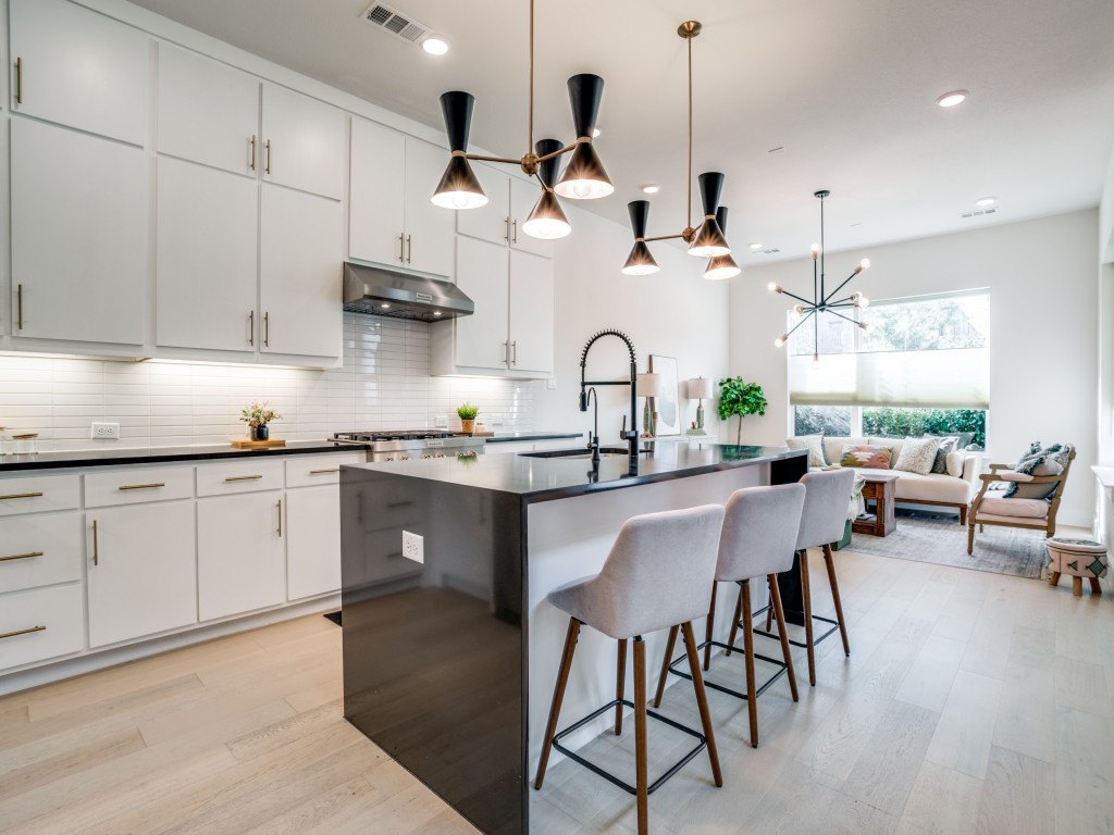 7404 Collin McKinney Parkway