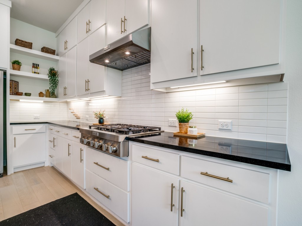 7404 Collin McKinney Parkway