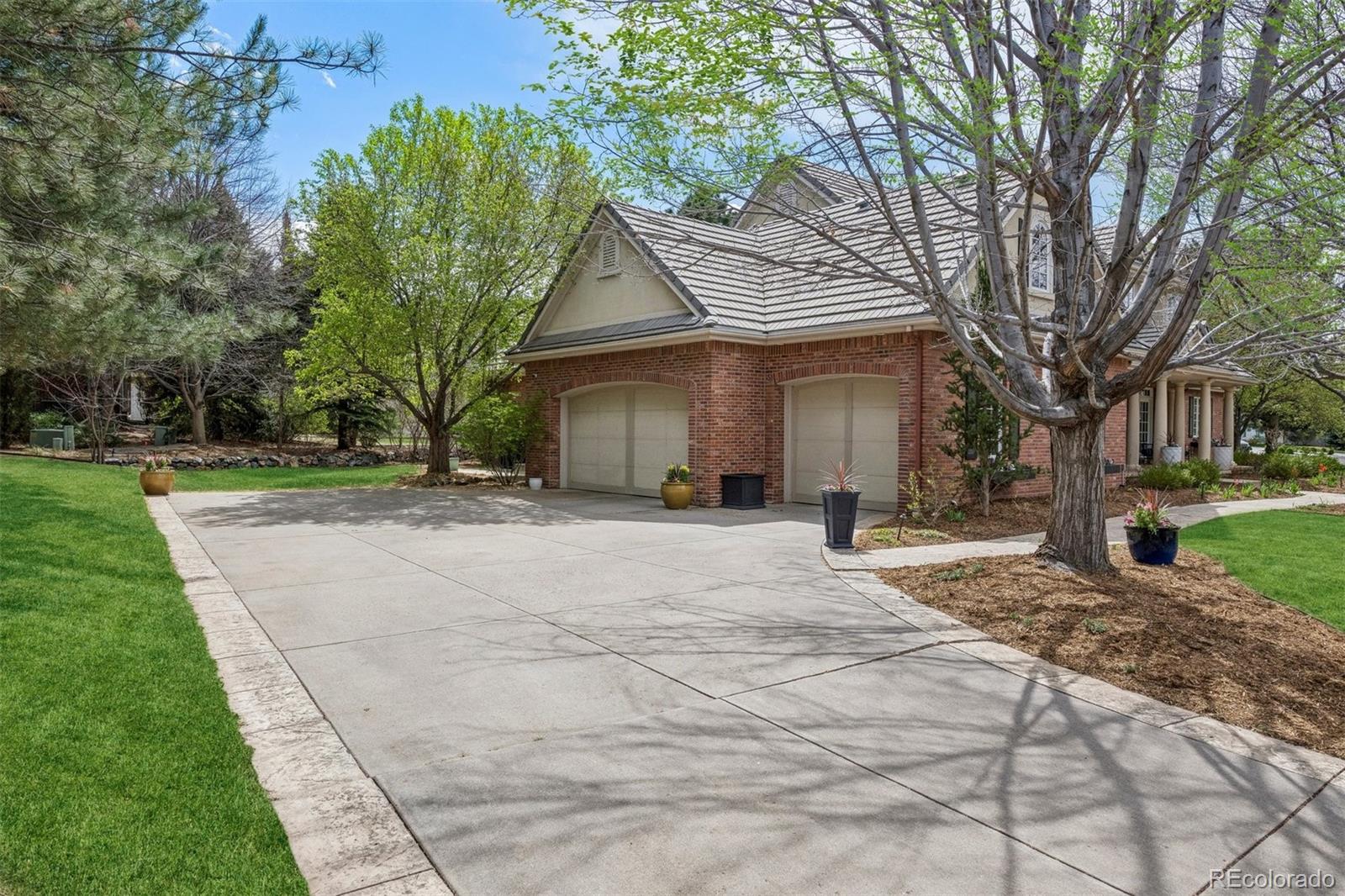 2 Foxtail Circle