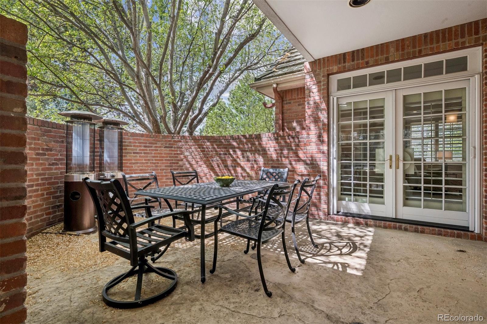 2 Foxtail Circle
