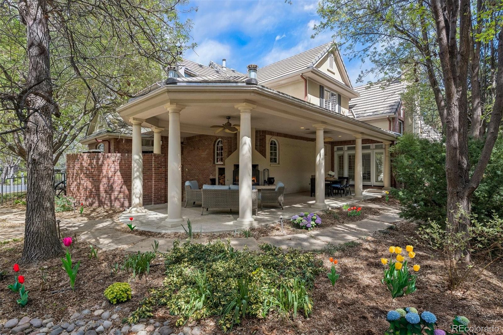2 Foxtail Circle