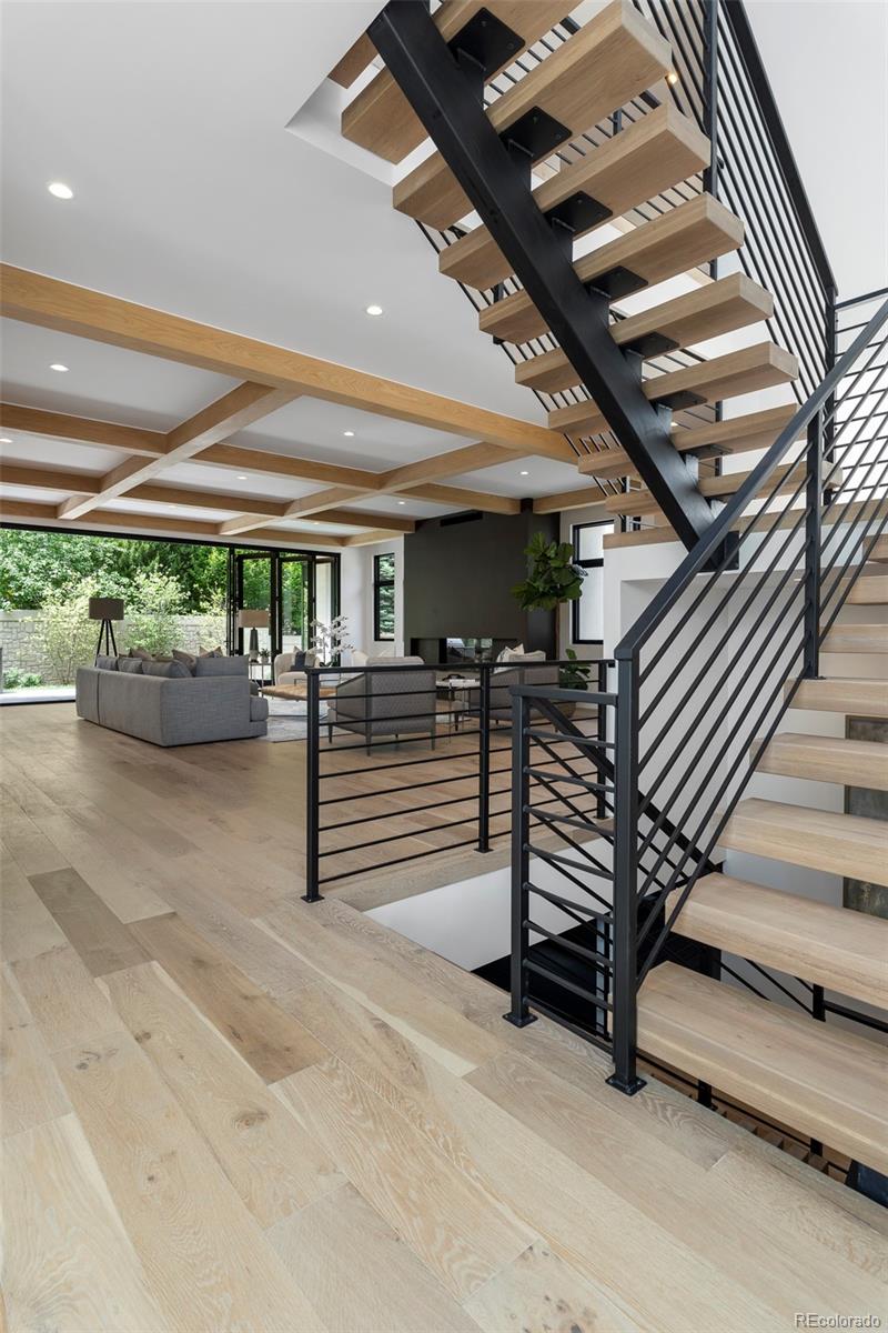 2821 E Cedar Avenue Unit: 11