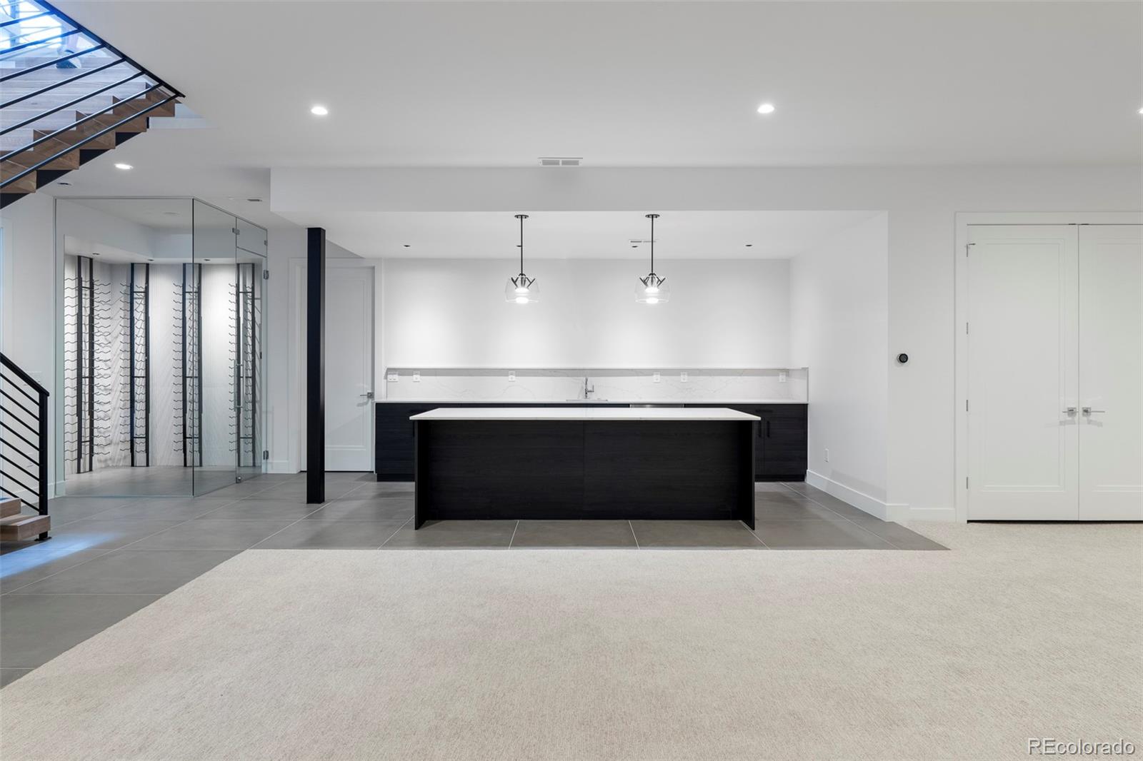 2821 E Cedar Avenue Unit: 11