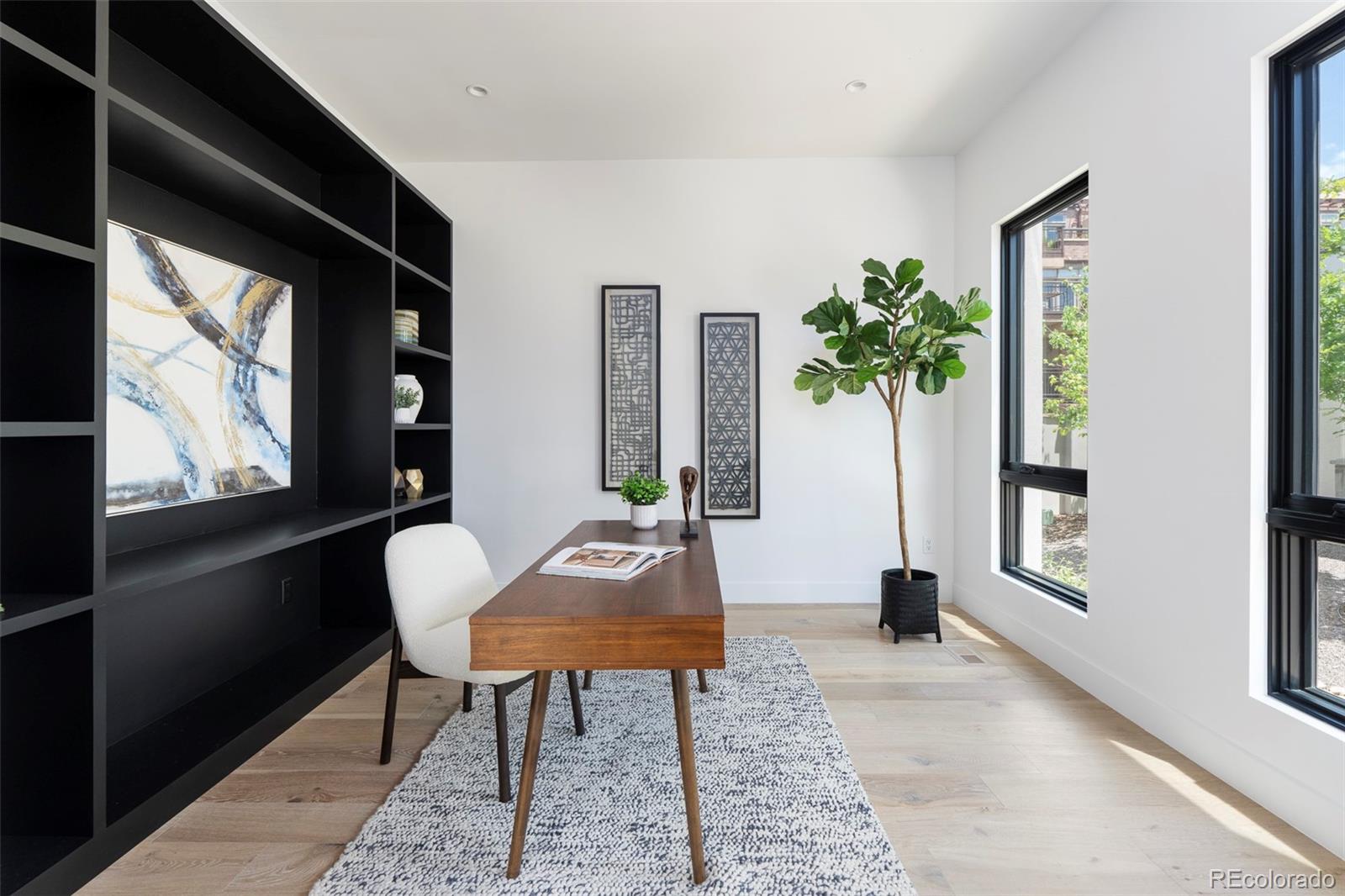 2821 E Cedar Avenue Unit: 11