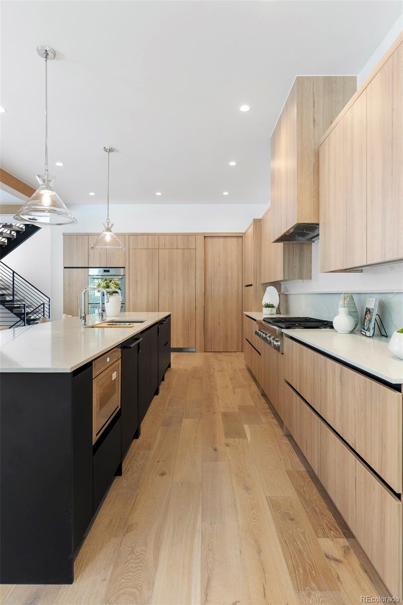 2821 E Cedar Avenue Unit: 11