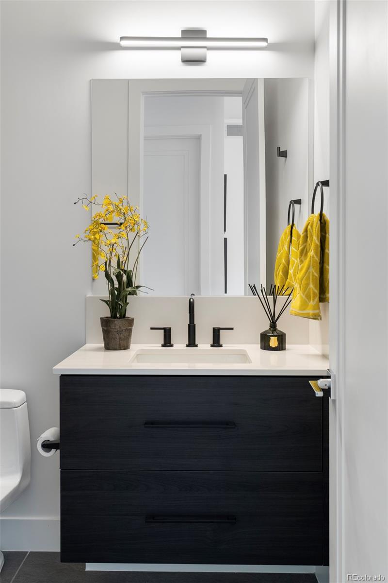 2821 E Cedar Avenue Unit: 11