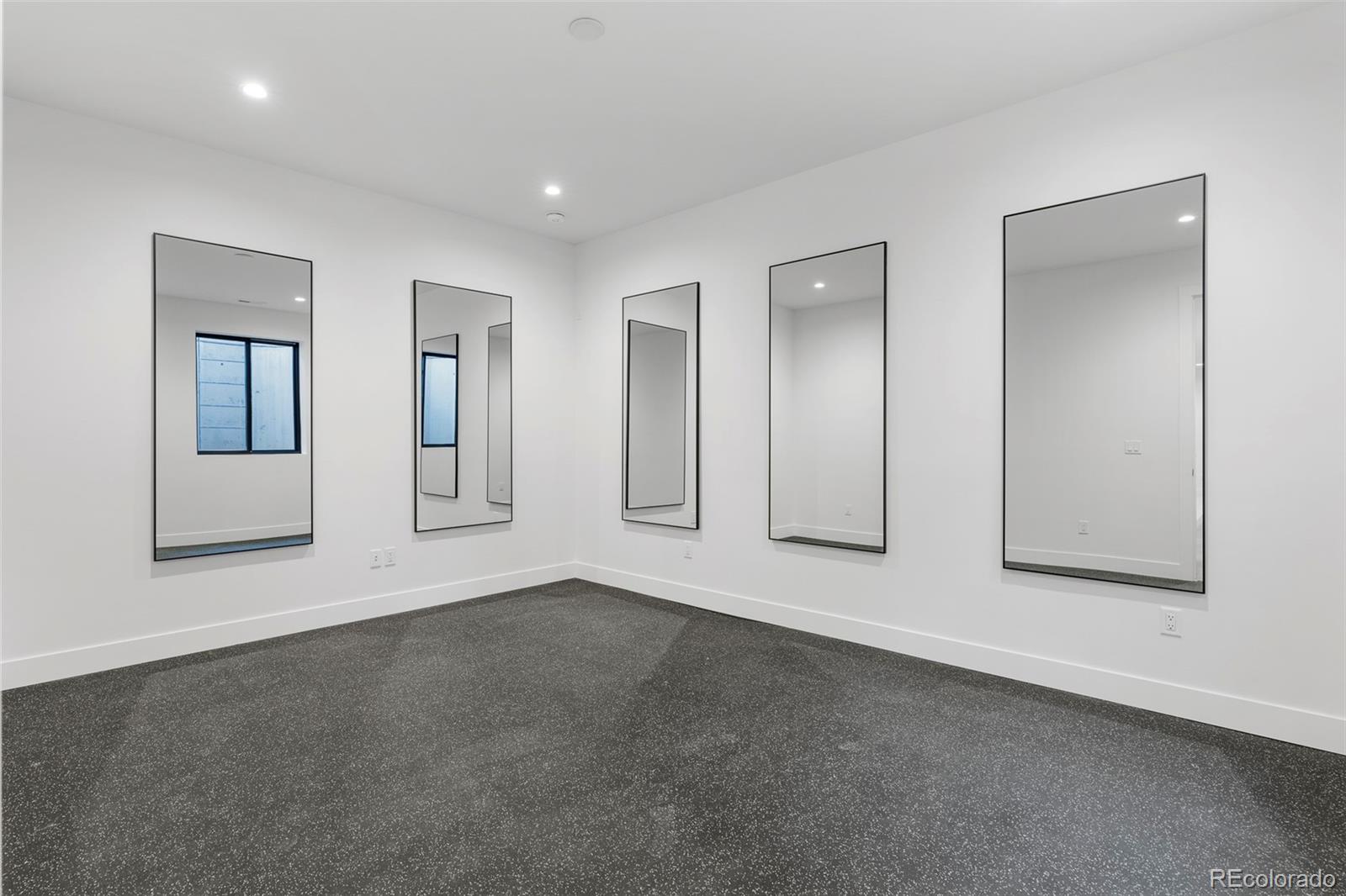 2821 E Cedar Avenue Unit: 11