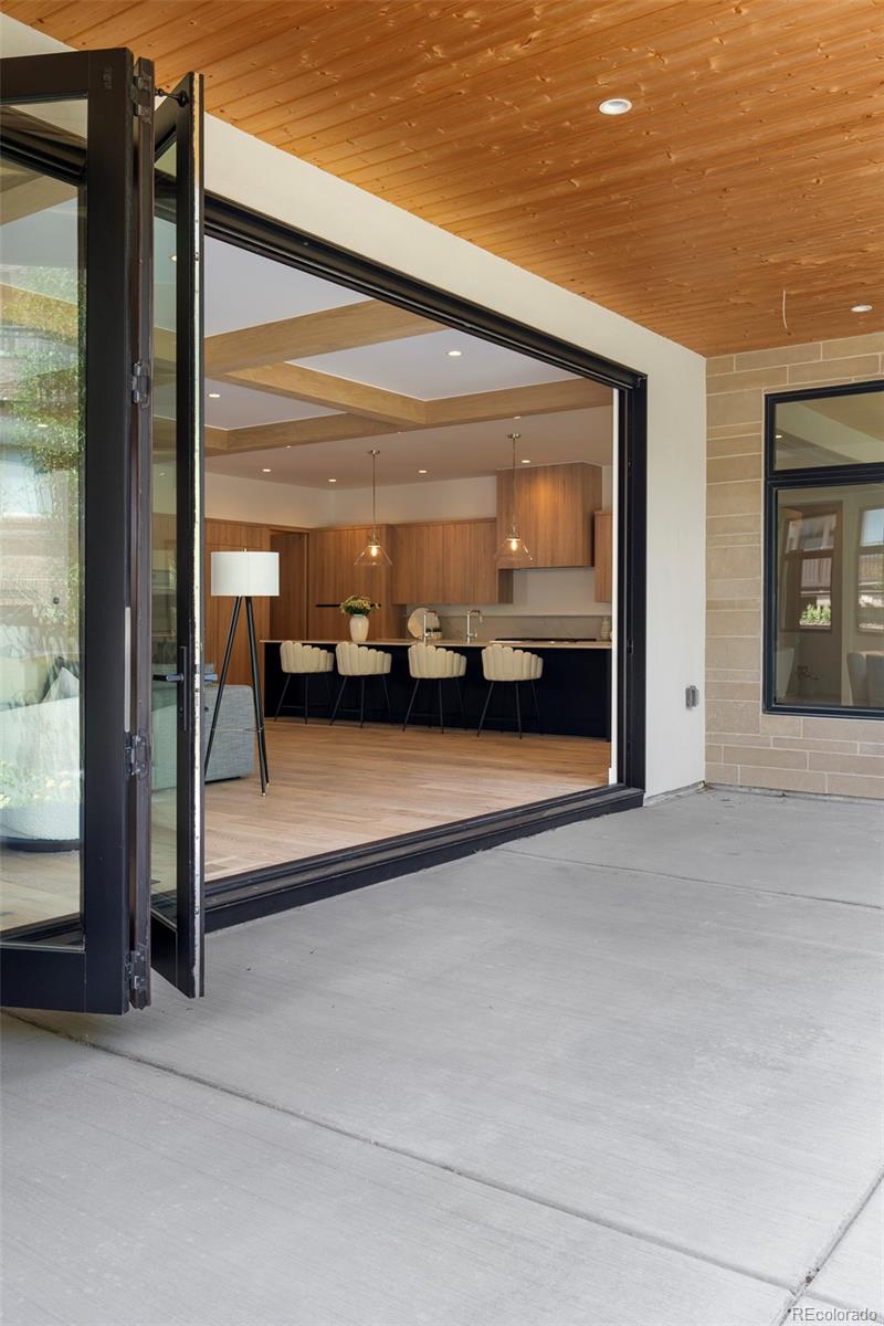 2821 E Cedar Avenue Unit: 11