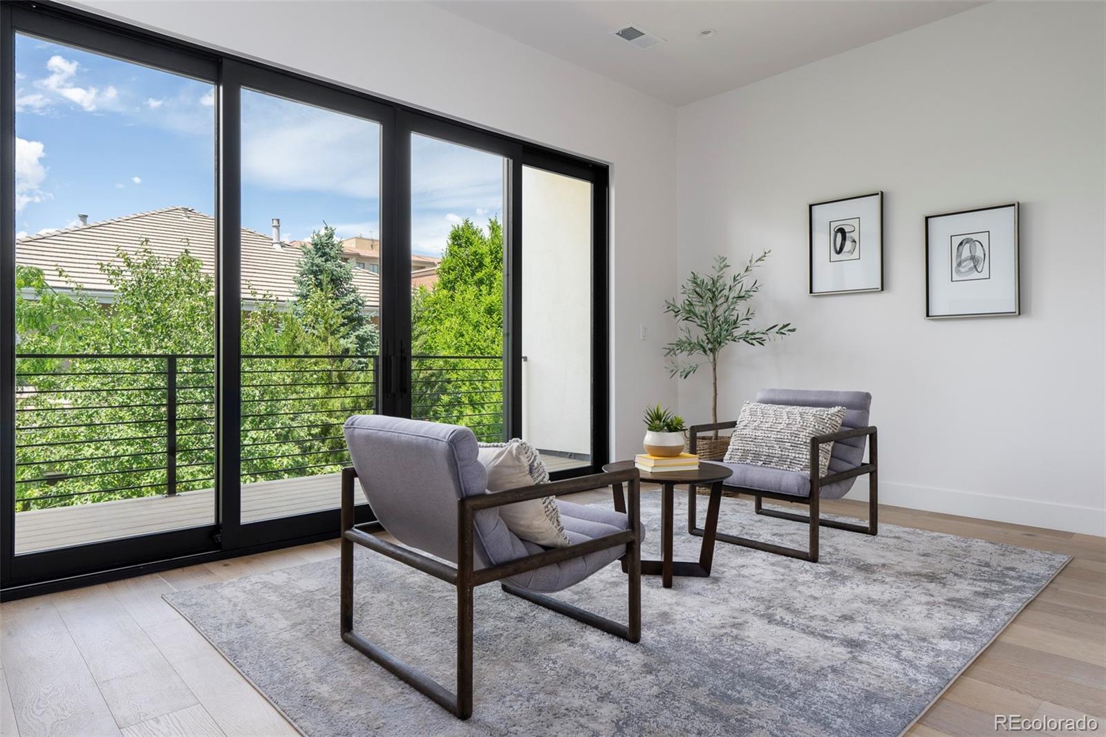 2821 E Cedar Avenue Unit: 11