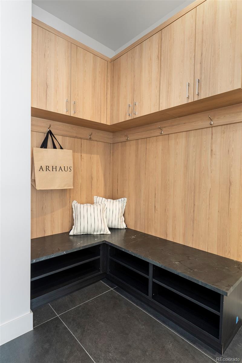 2821 E Cedar Avenue Unit: 11