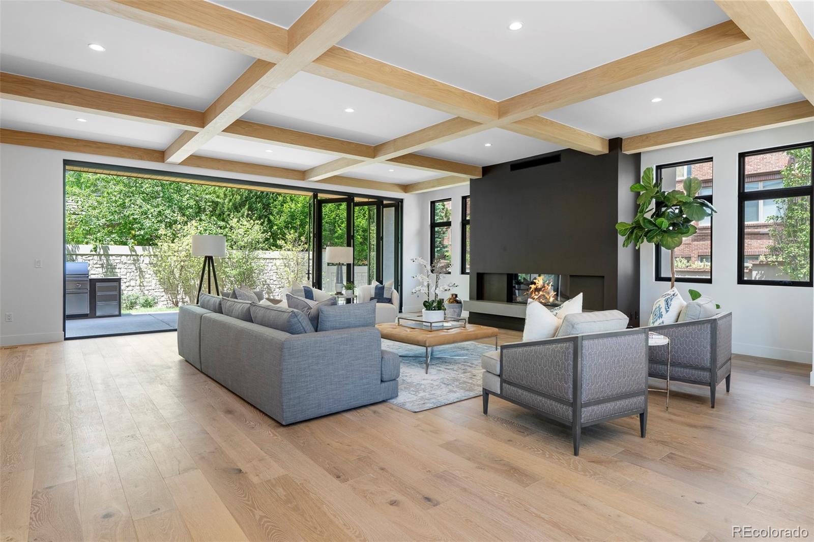 2821 E Cedar Avenue Unit: 11