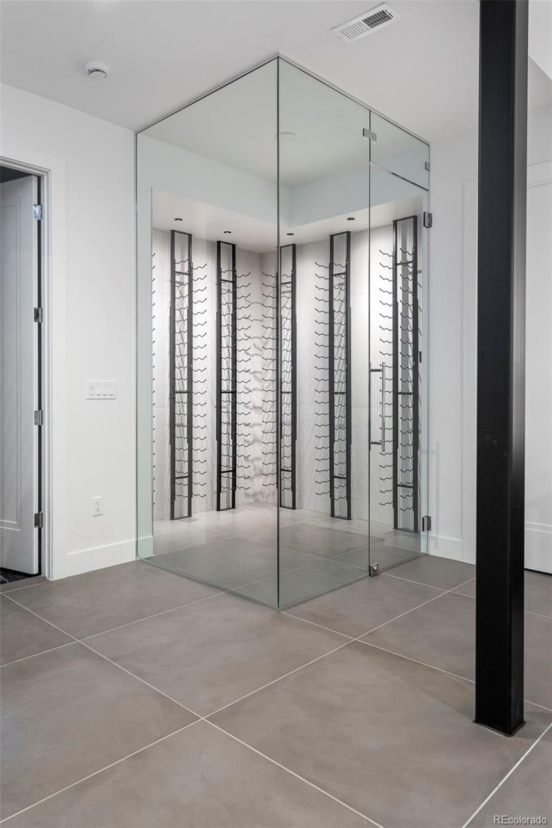 2821 E Cedar Avenue Unit: 11