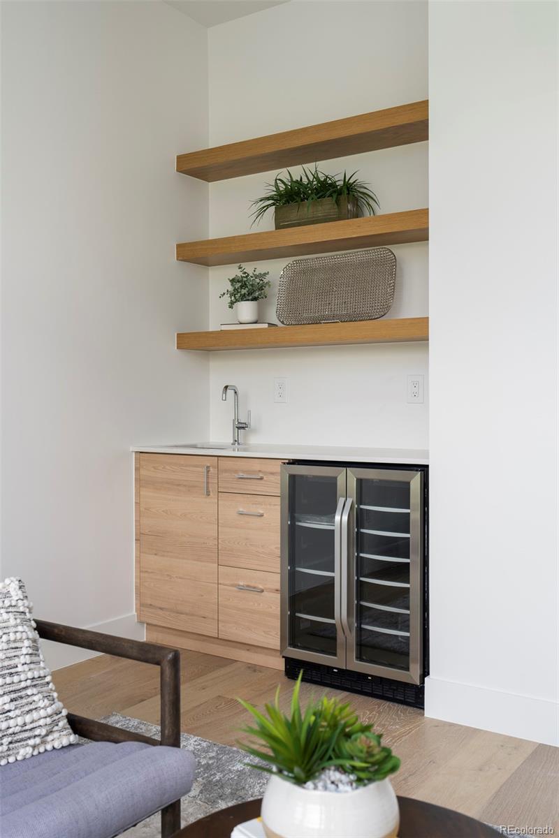 2821 E Cedar Avenue Unit: 11