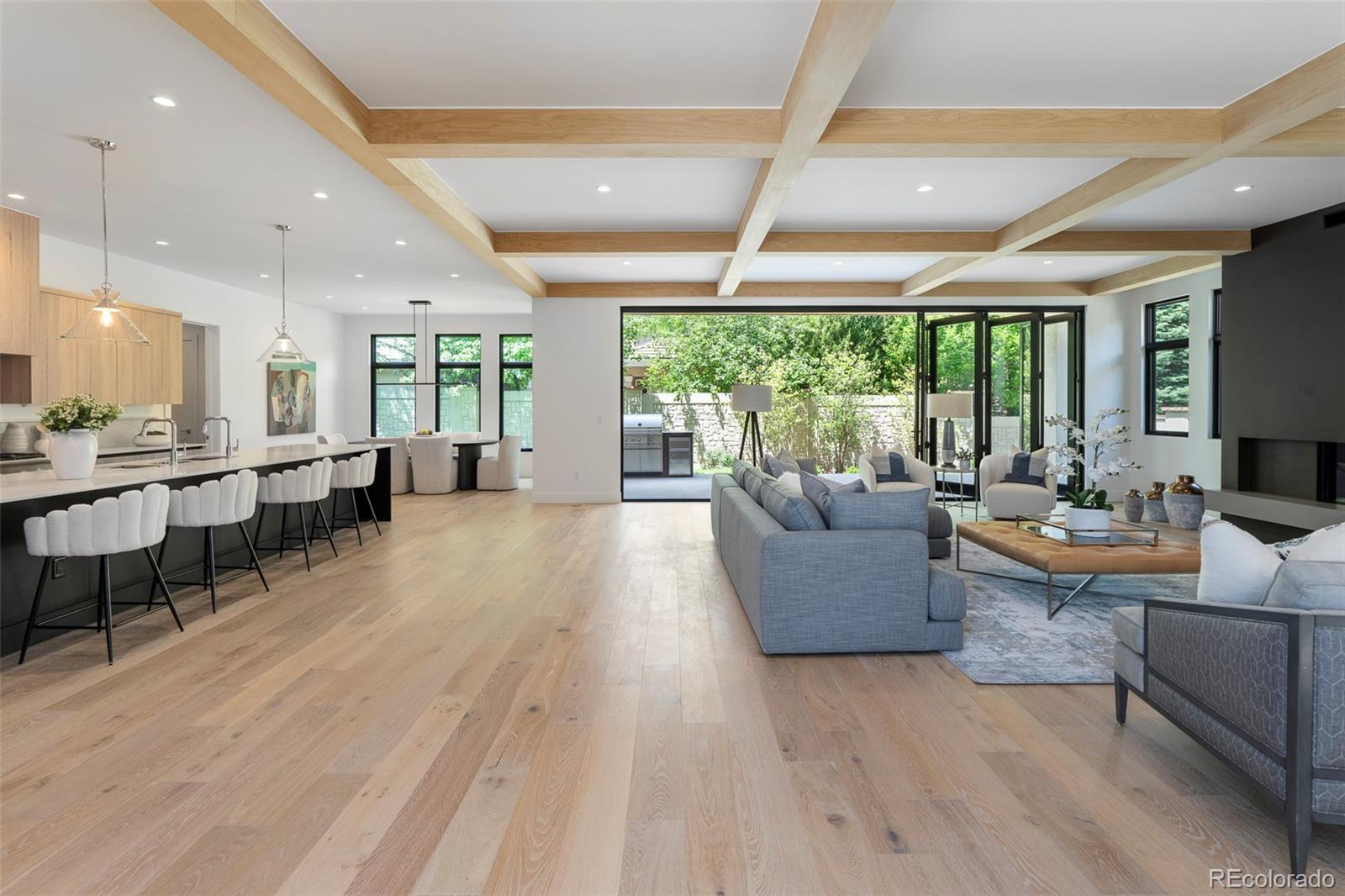 2821 E Cedar Avenue Unit: 11