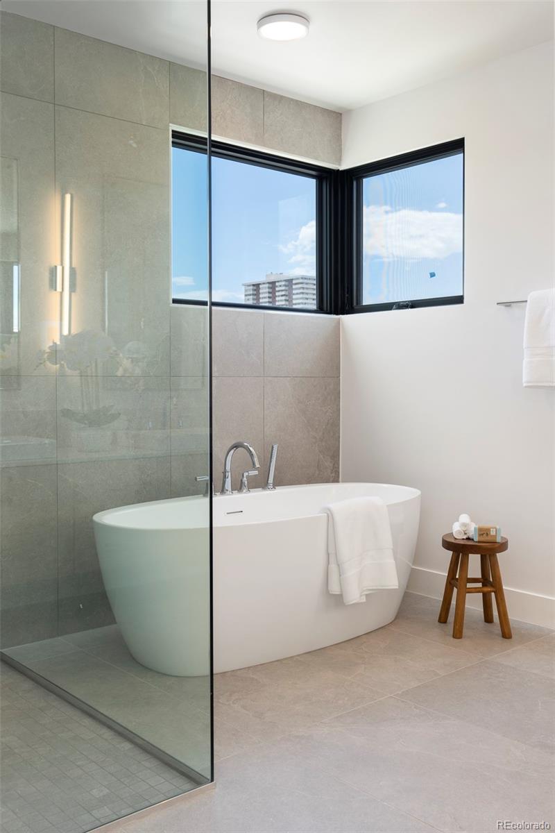 2821 E Cedar Avenue Unit: 11