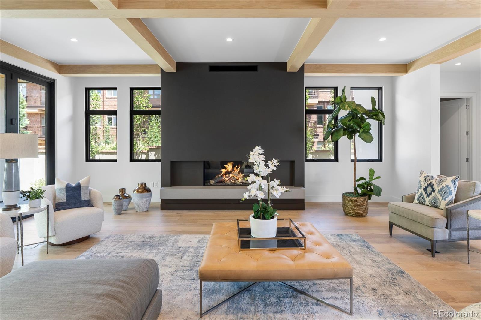 2821 E Cedar Avenue Unit: 11