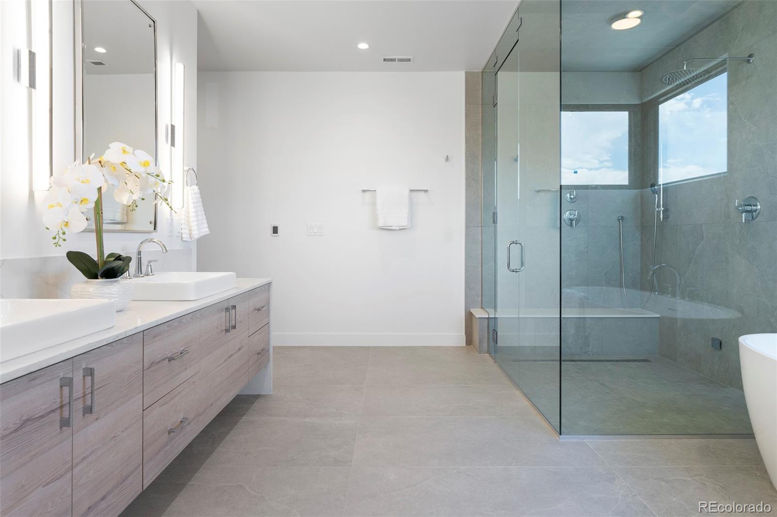 2821 E Cedar Avenue Unit: 11