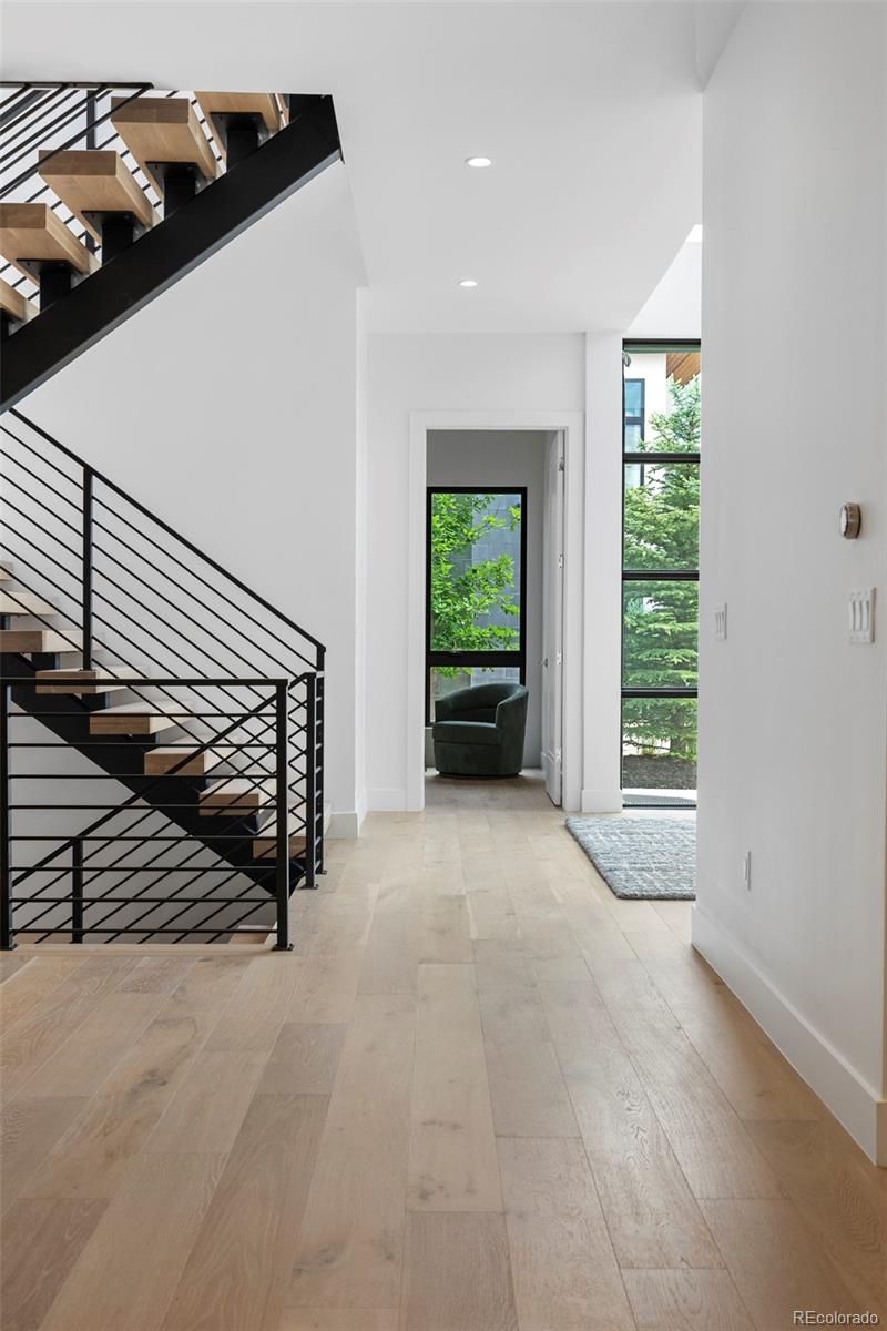 2821 E Cedar Avenue Unit: 11