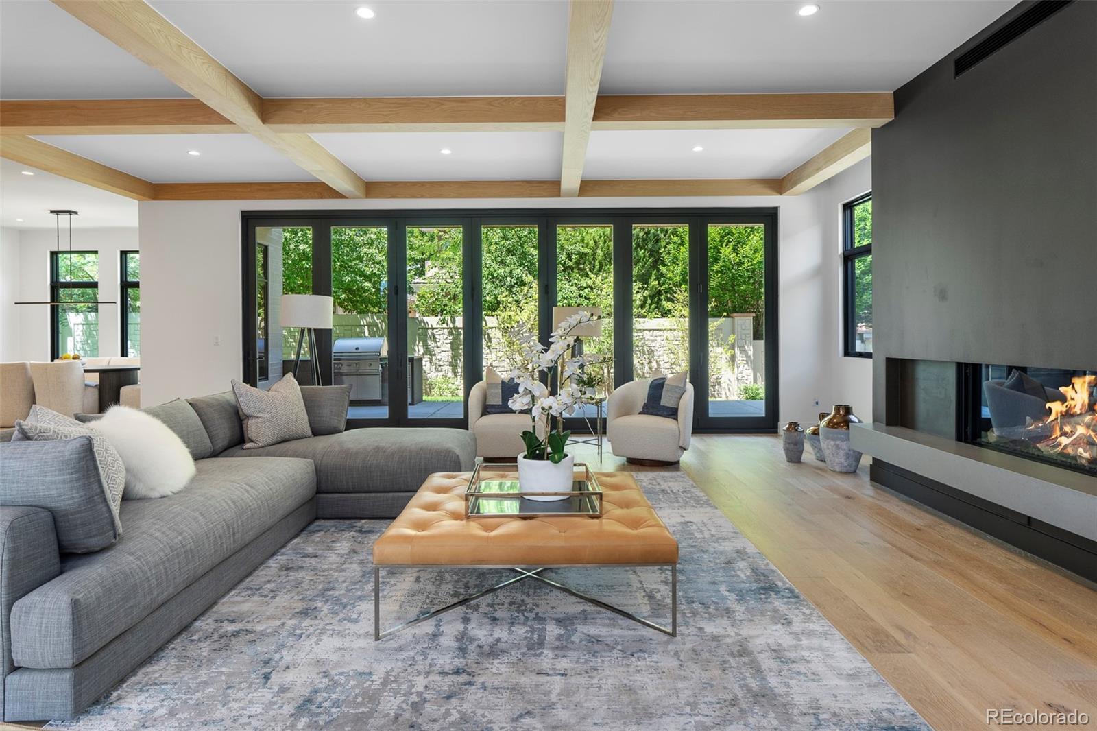 2821 E Cedar Avenue Unit: 11