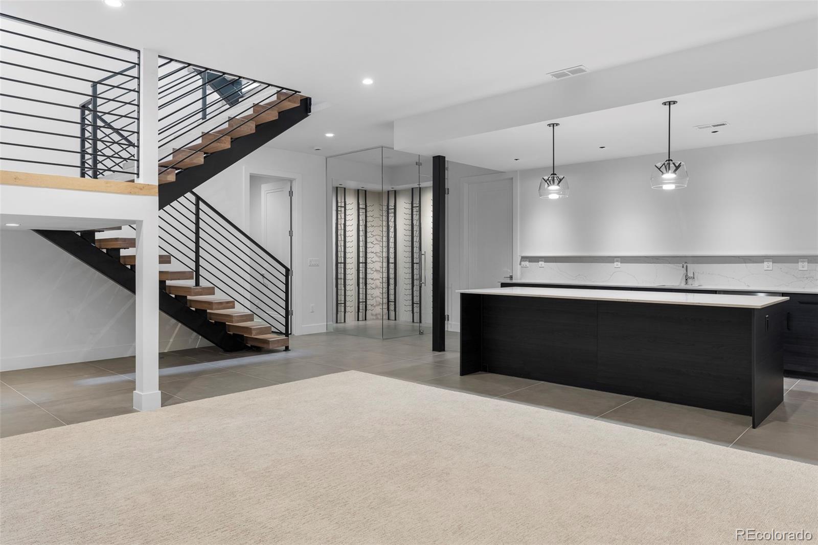 2821 E Cedar Avenue Unit: 11