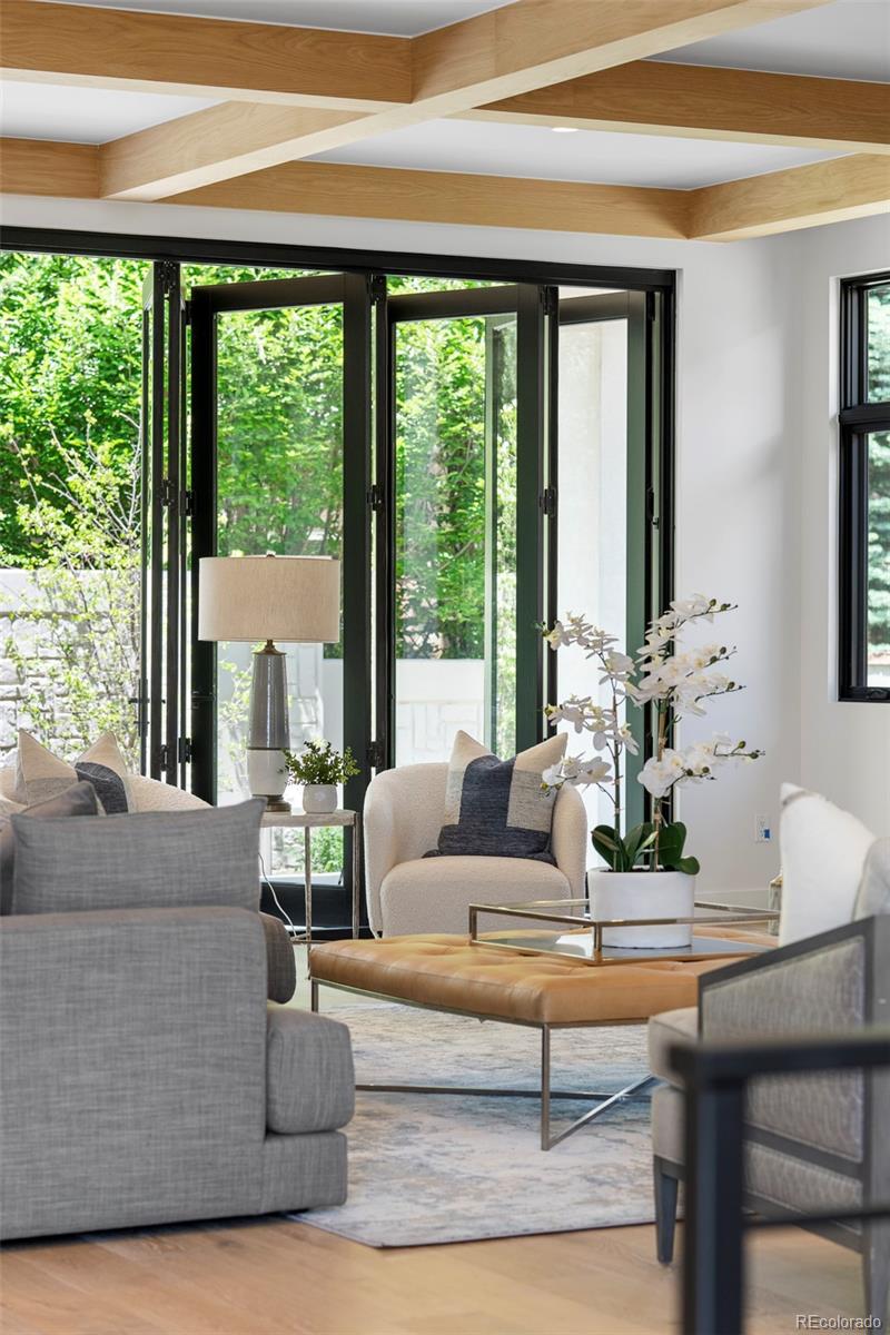 2821 E Cedar Avenue Unit: 11