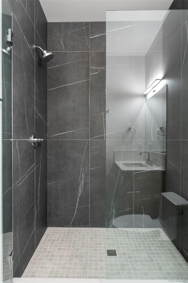 2821 E Cedar Avenue Unit: 11