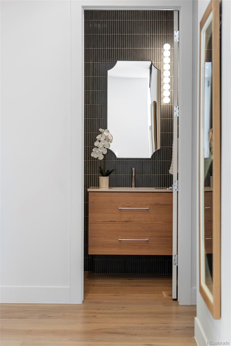 2821 E Cedar Avenue Unit: 11