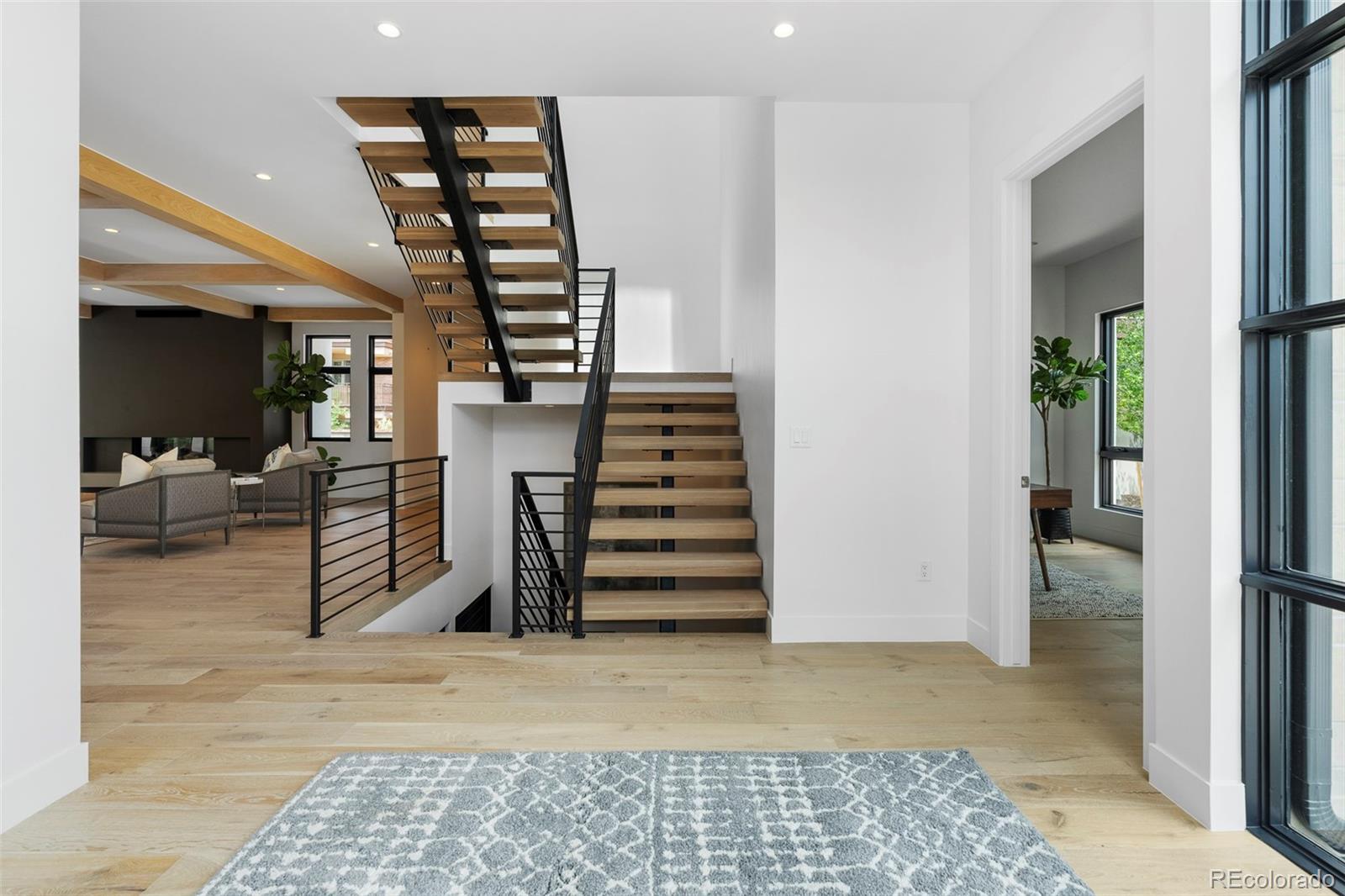 2821 E Cedar Avenue Unit: 11