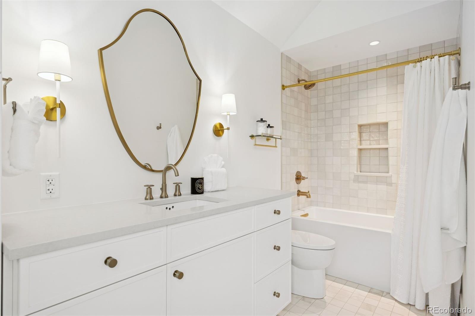 1000 E Stanford Avenue