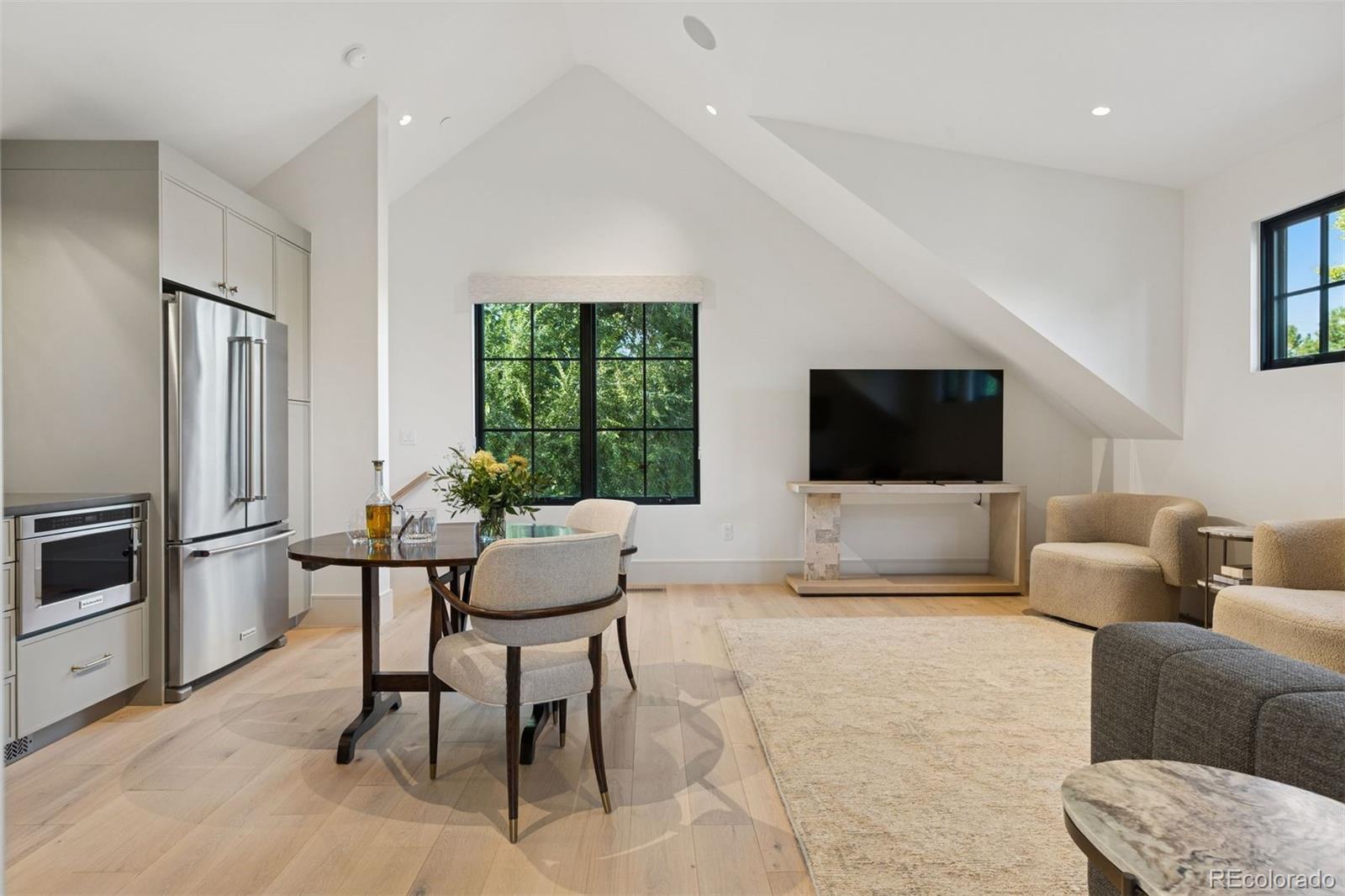 1000 E Stanford Avenue