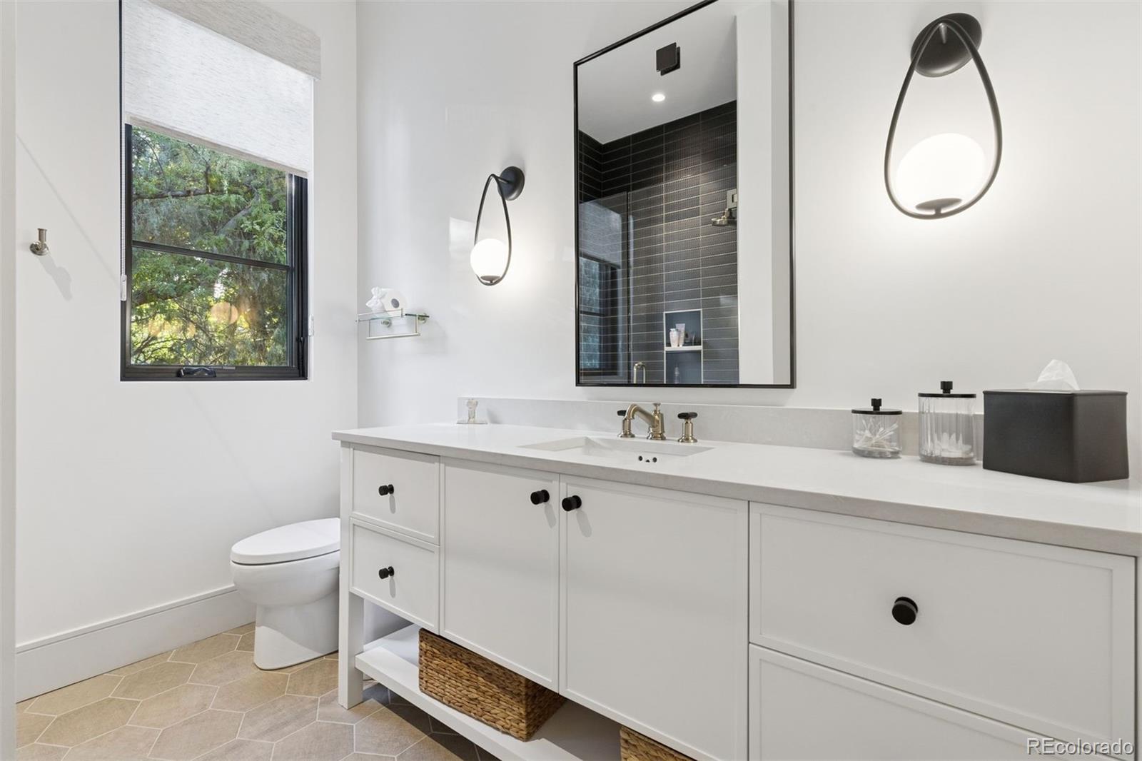 1000 E Stanford Avenue