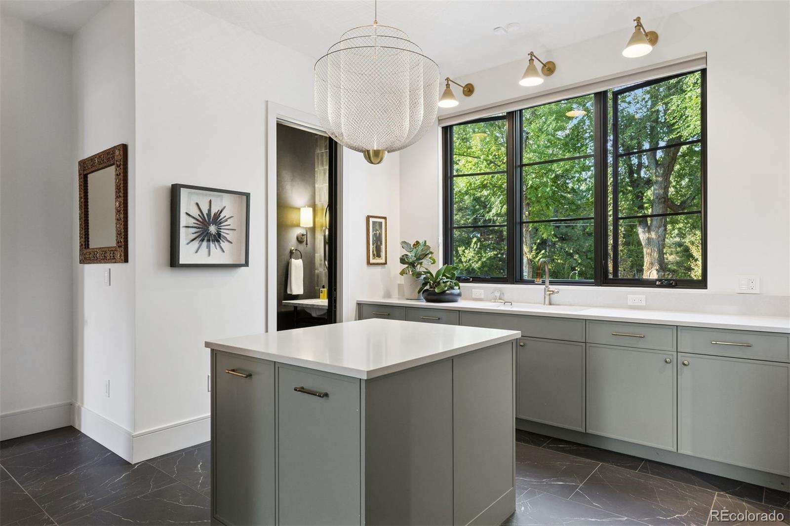 1000 E Stanford Avenue