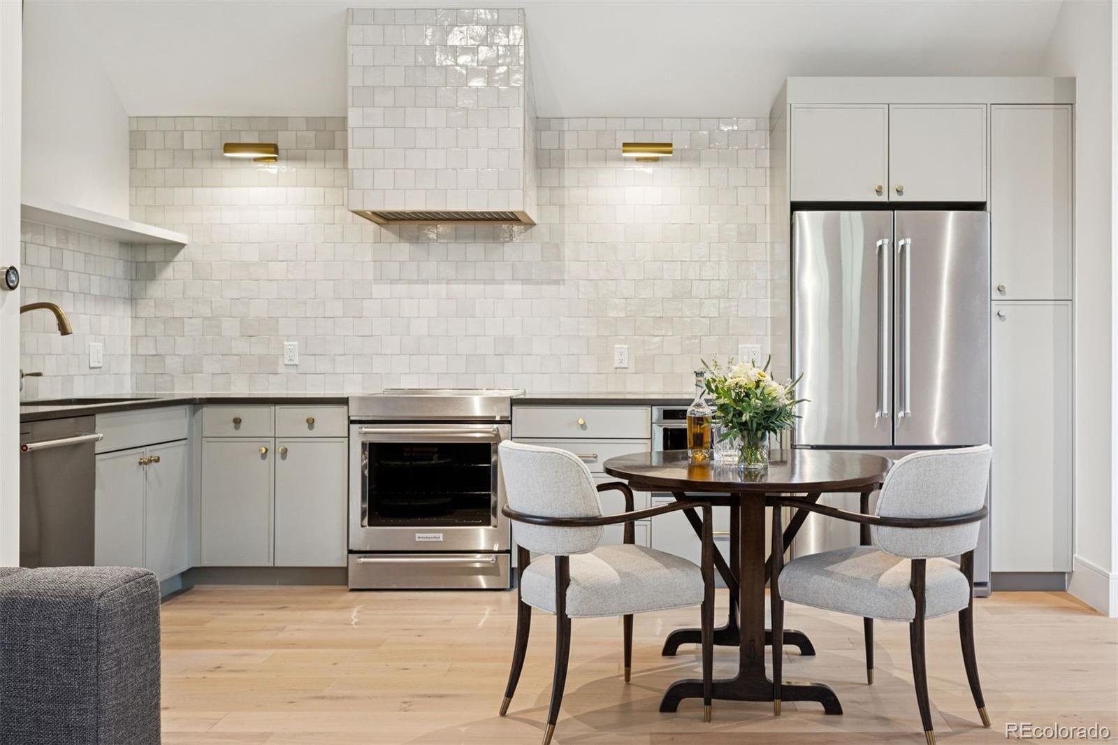 1000 E Stanford Avenue