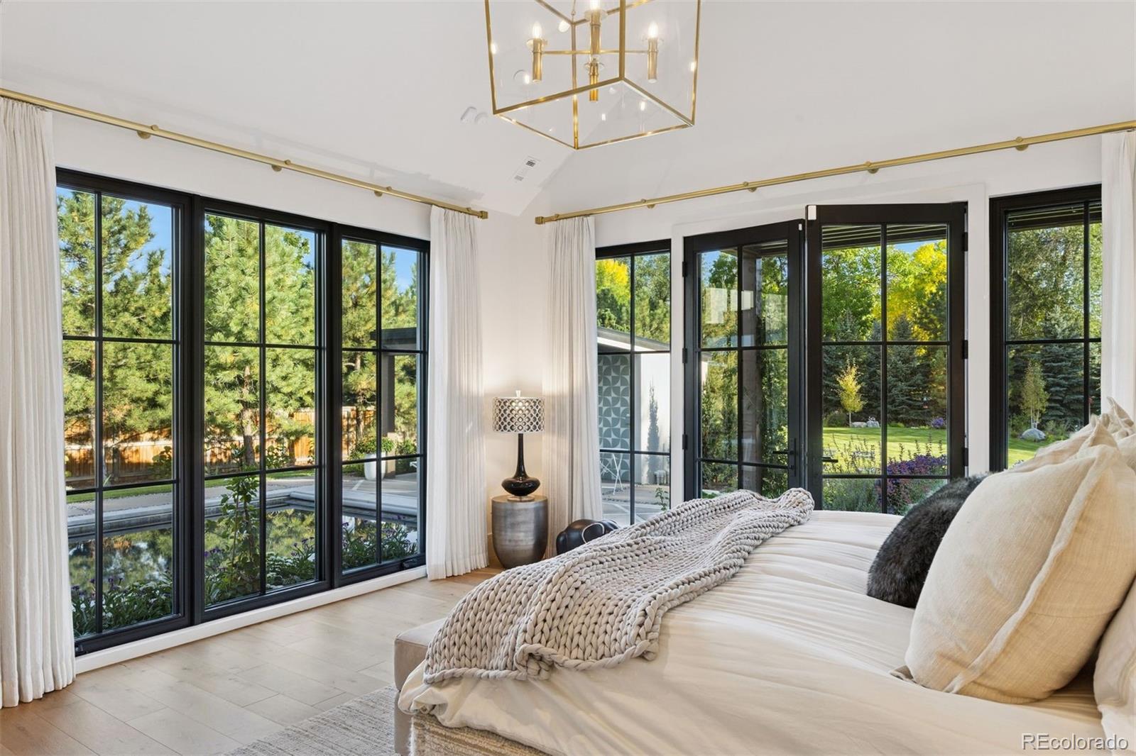 1000 E Stanford Avenue