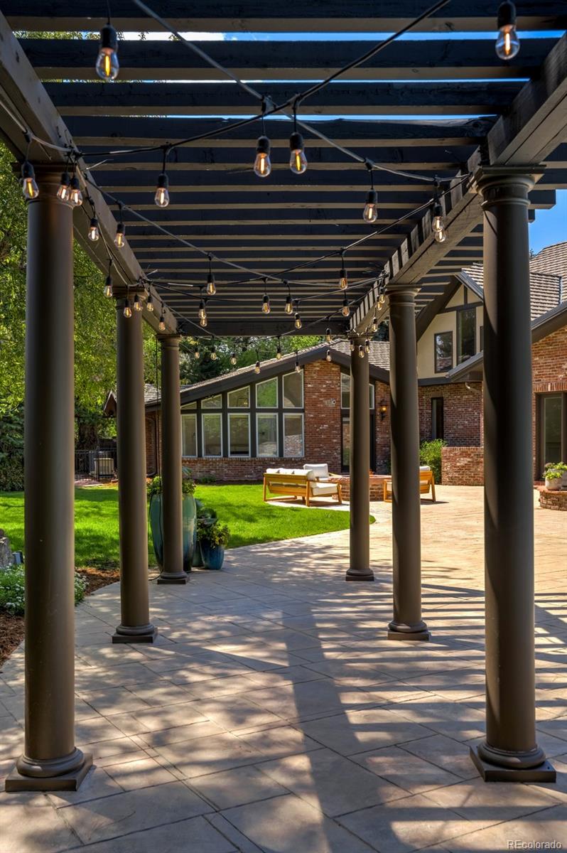 1328 E Layton Avenue