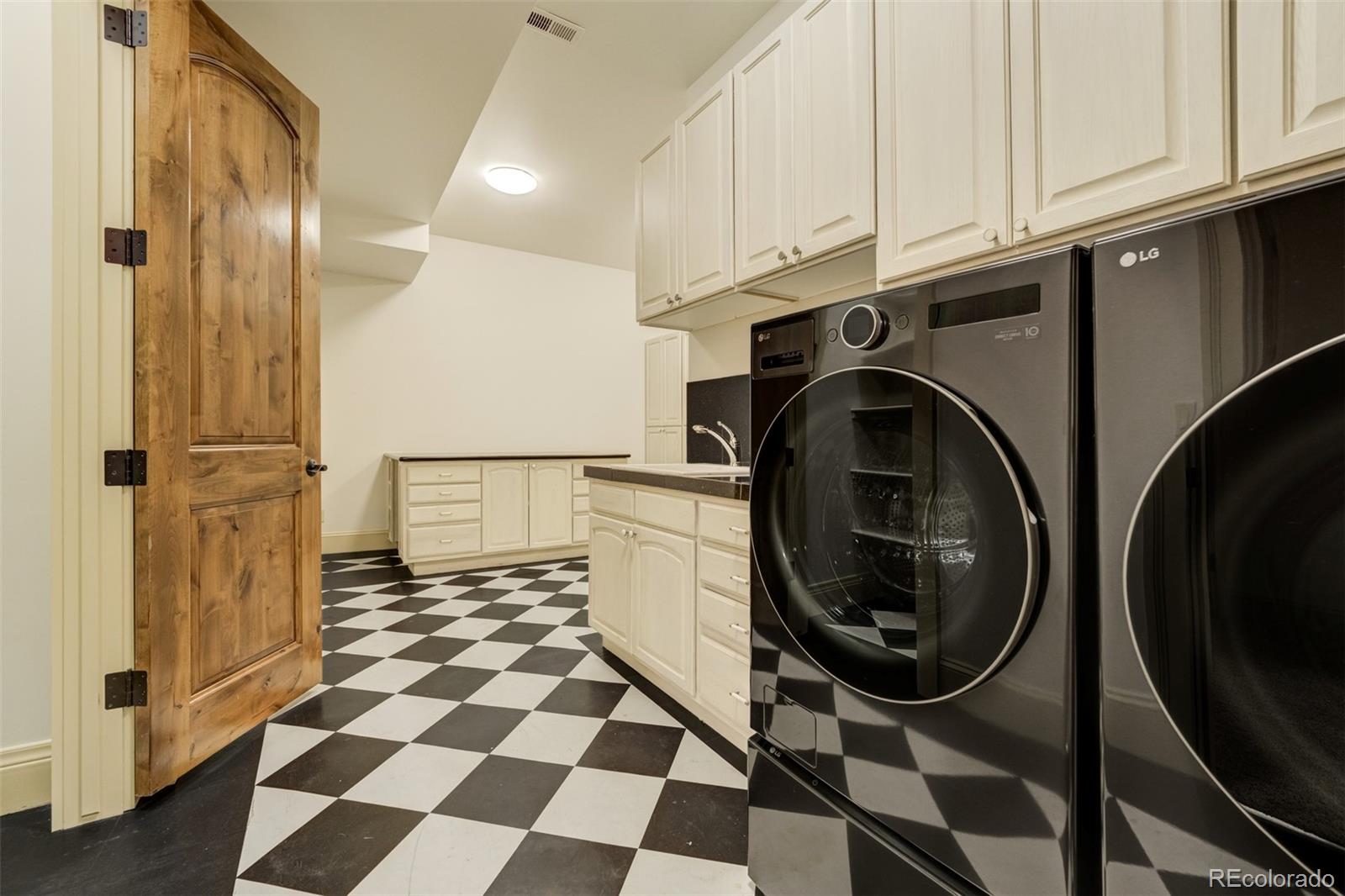 1328 E Layton Avenue