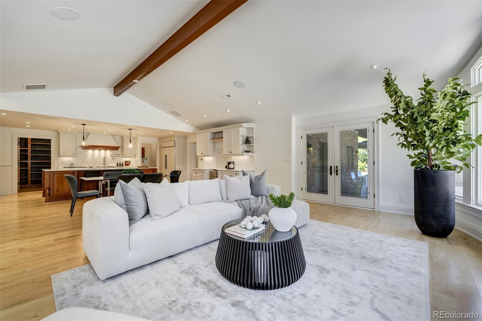 1328 E Layton Avenue