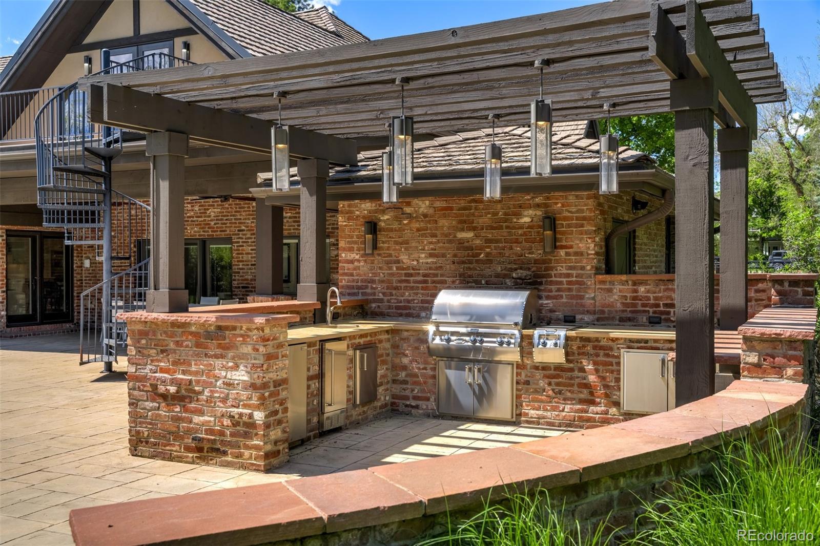 1328 E Layton Avenue