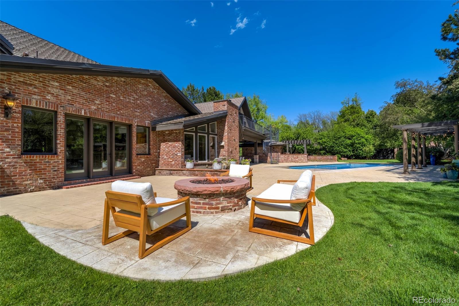 1328 E Layton Avenue