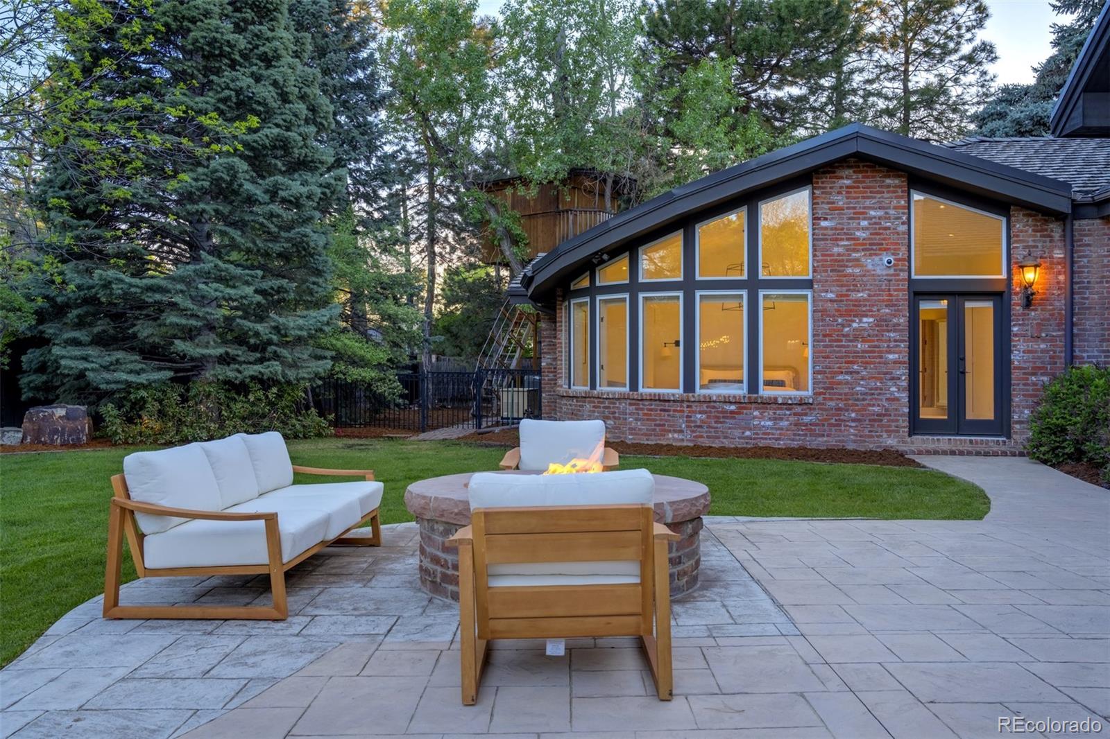 1328 E Layton Avenue