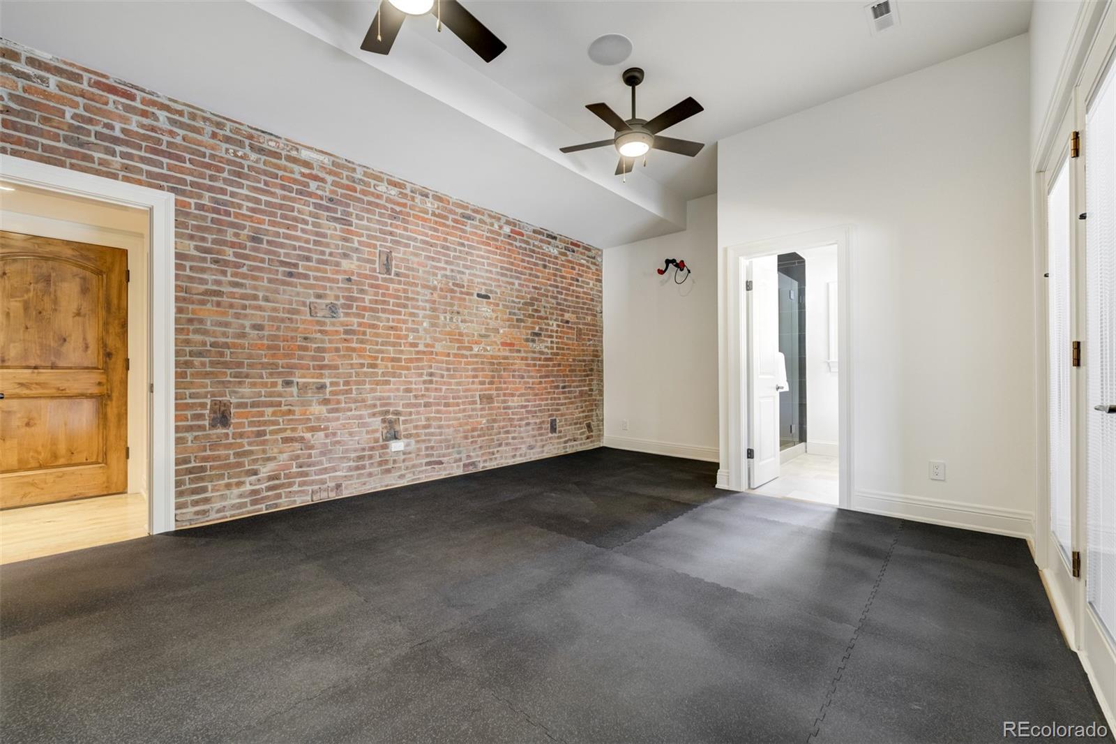 1328 E Layton Avenue