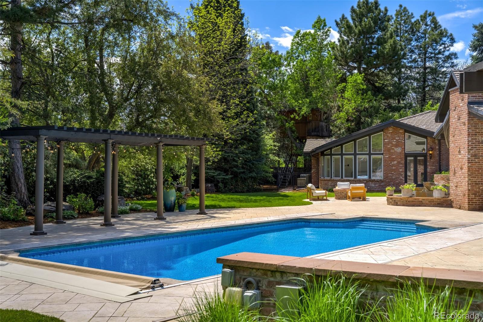 1328 E Layton Avenue