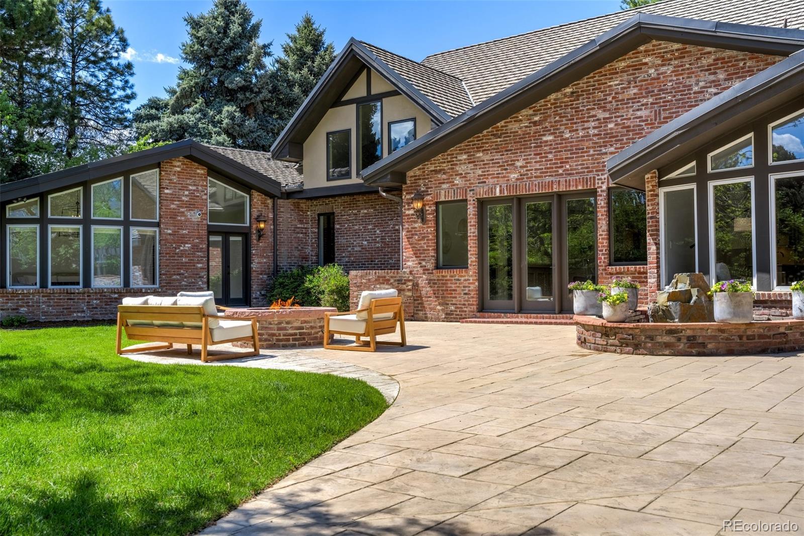 1328 E Layton Avenue